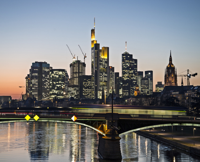 PATRIZIA secures significant refinancing on iconic Commerzbank Tower in Frankfurt Ansicht von Frankfurt am Main