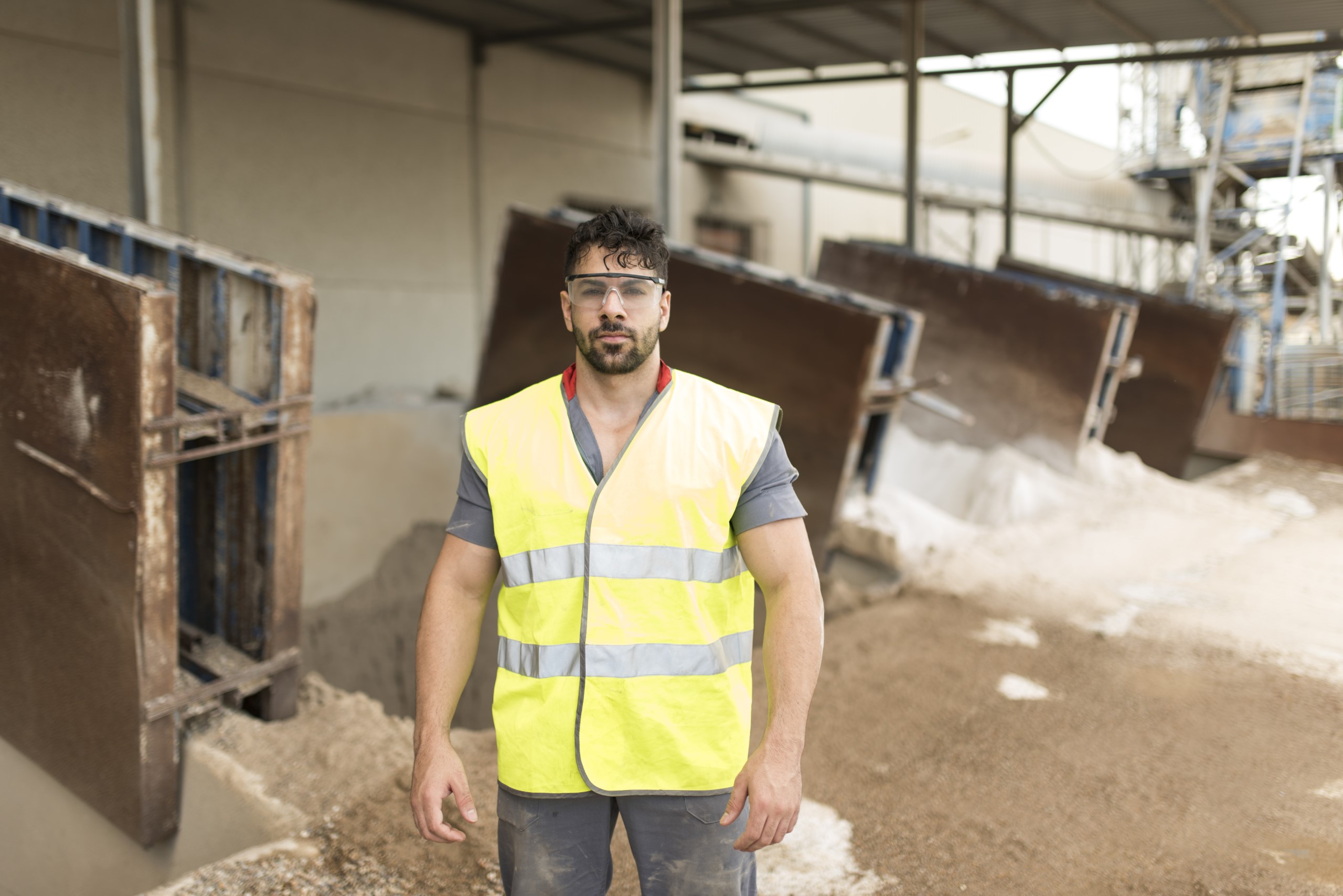 concrete-production_iStock-1301590307_Man_in_concrete